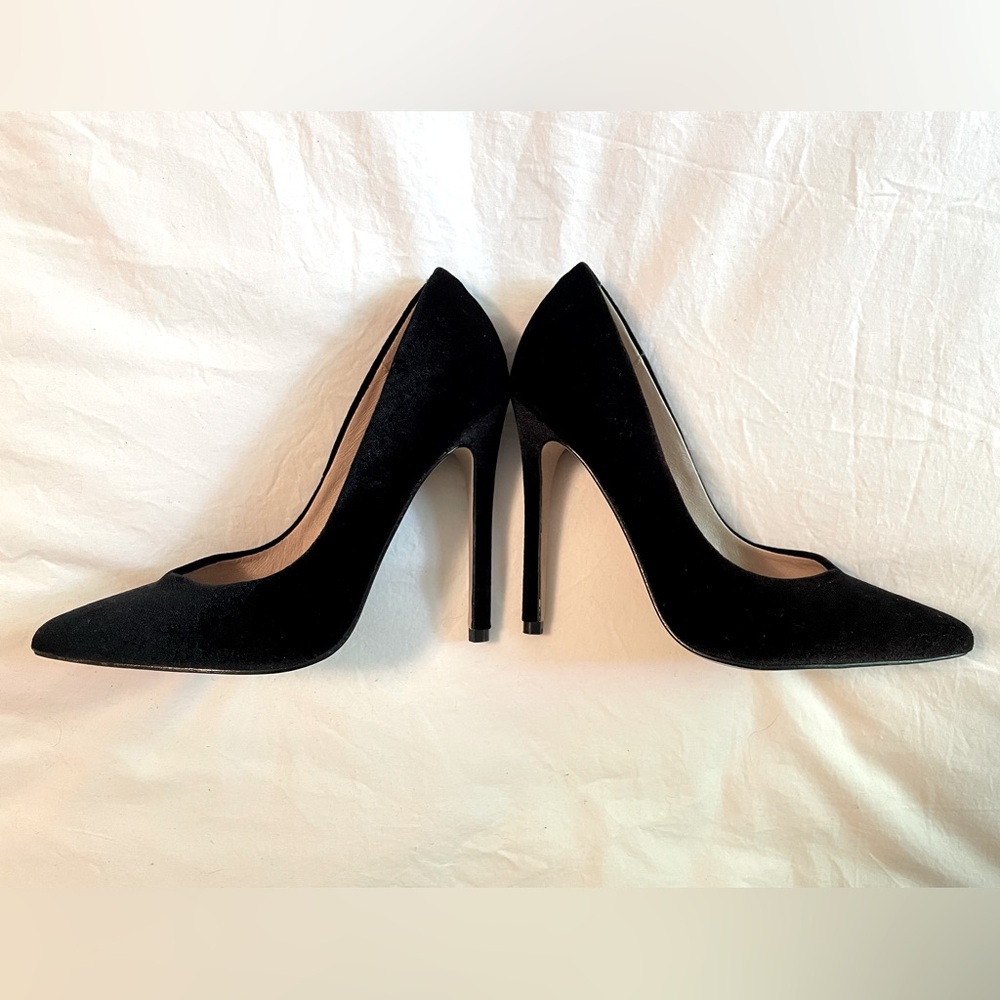 Brand New Steve Madden Black Velvet ‘Wicket’ Pumps Size 5 Without Box